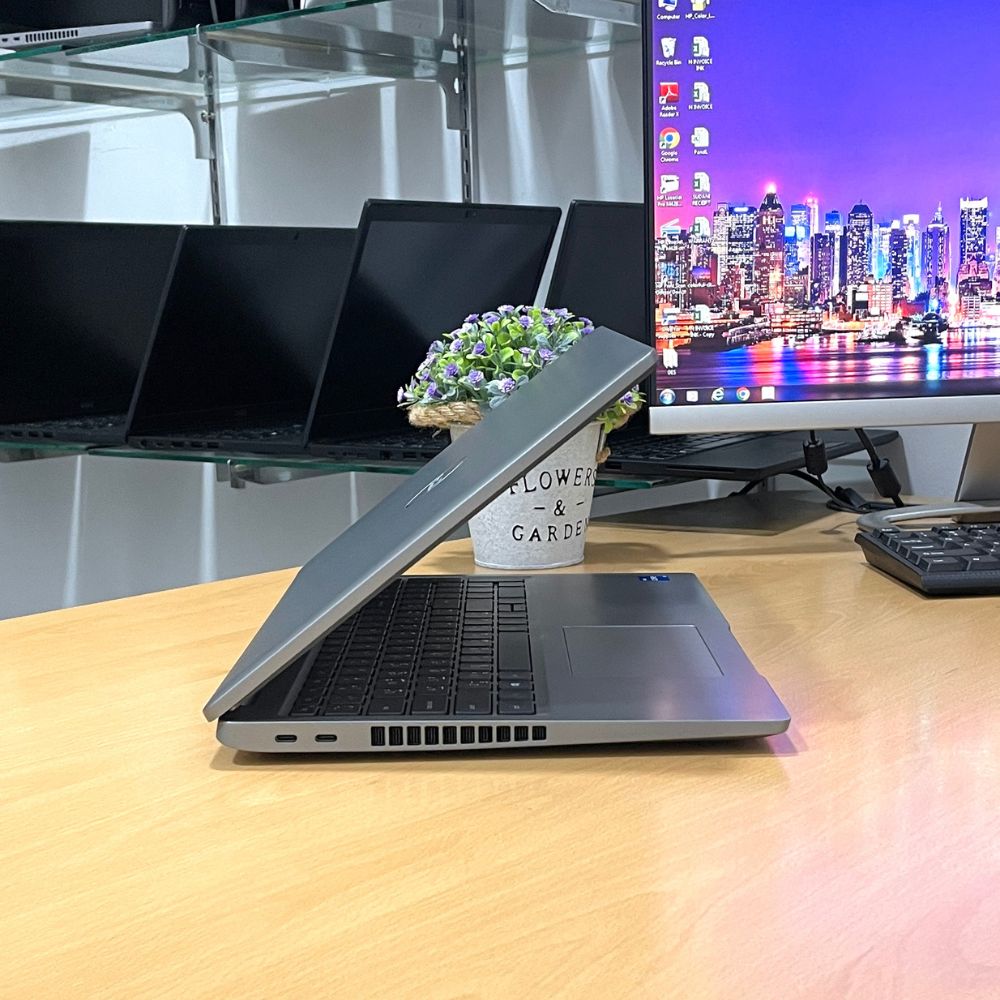 DELL LATITUDE 5520 i5 11TH GEN RAM 16GB SSD 512GB 15.6" WINDOWS 11 PRO