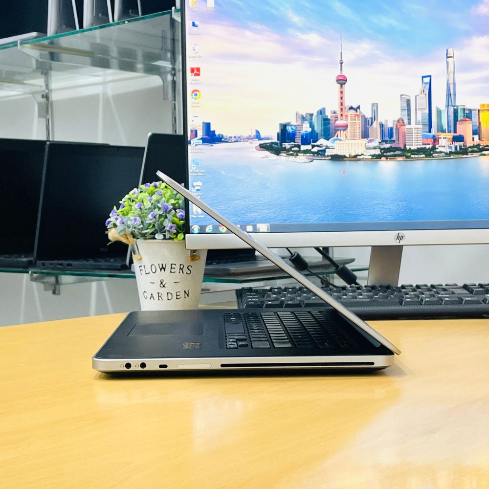 Dell XPS L521X Core i7- 3rd Gen Ram 8GB SSD 256GB 15.6” inch Window 10