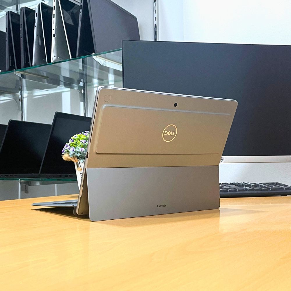 DELL LATITUDE 7320 i5 11TH GEN RAM 16GB SSD 512GB 2 IN 1 TOUCH SCREEN 12.3" WIH PEN WINDOWS 11 PRO