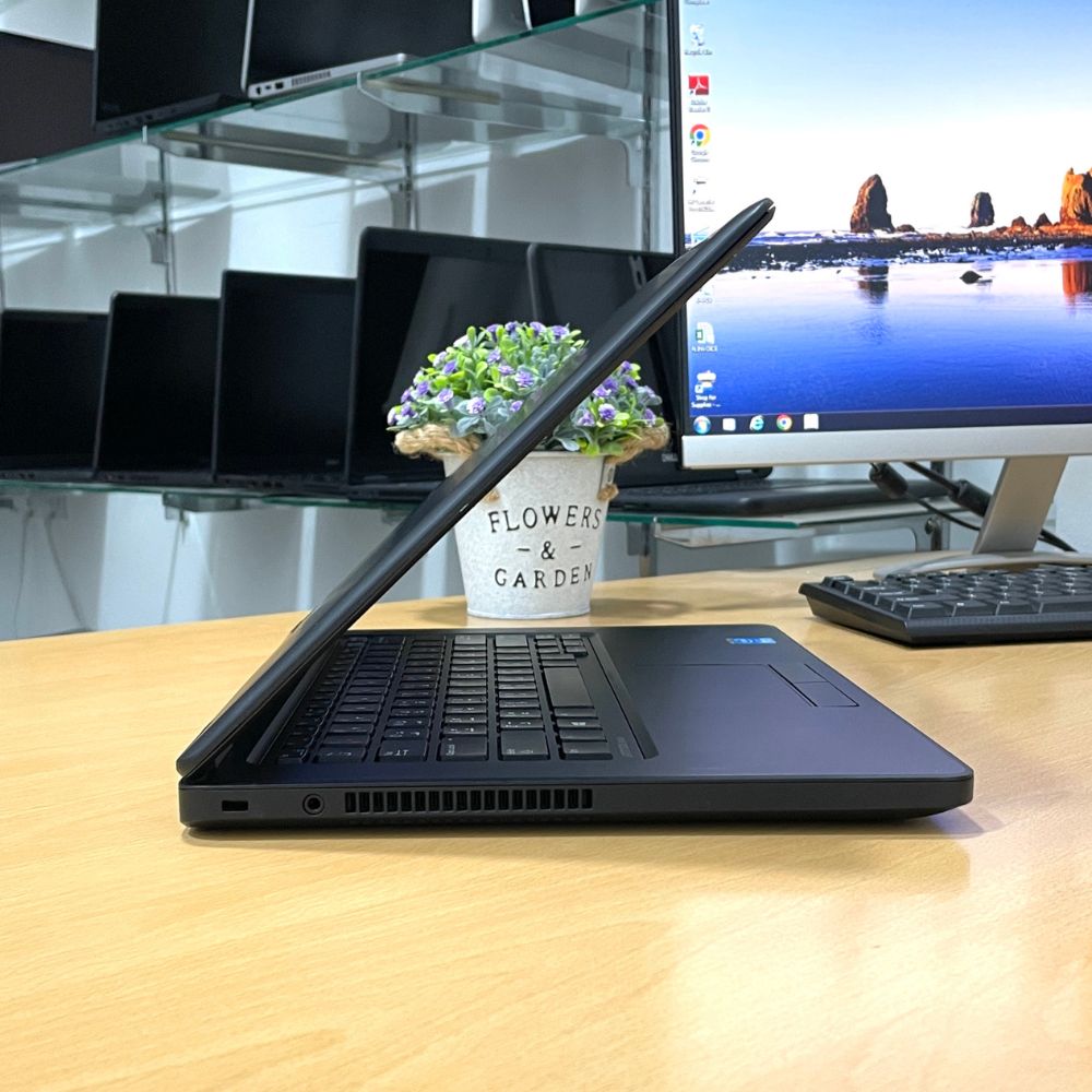 DELL LATITUDE 5450 i5 5TH GEN RAM 8GB SSD 256GB 14" WINDOWS 1O PRO