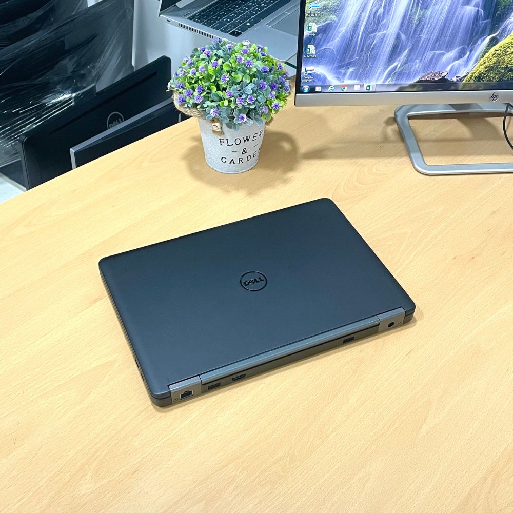 DELL LATITUDE 5250 i5 5TH GEN RAM 8GB SSD 256GB 12.5" WINDOWS 10 PRO