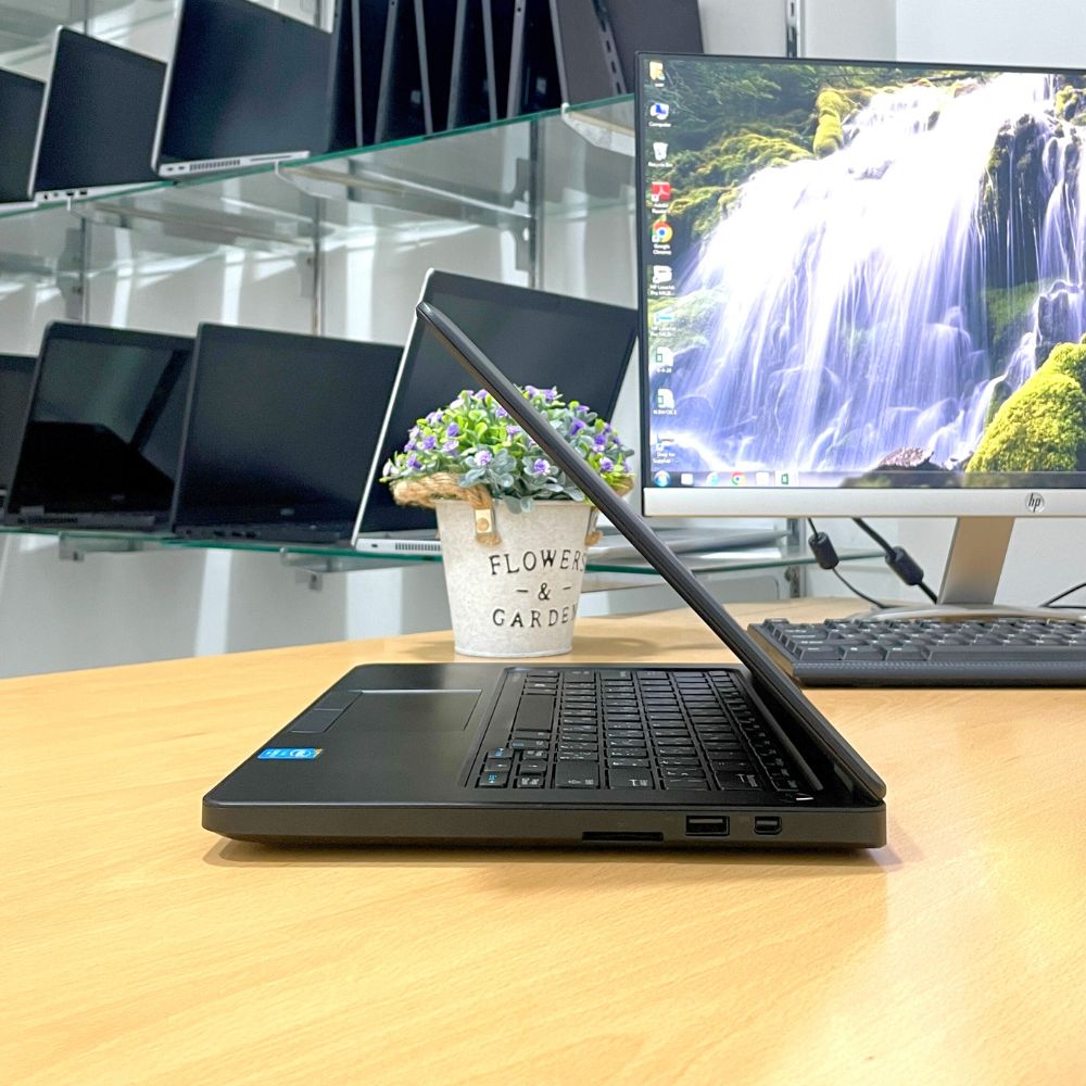 DELL LATITUDE 5250 i5 5TH GEN RAM 8GB SSD 256GB 12.5" WINDOWS 10 PRO
