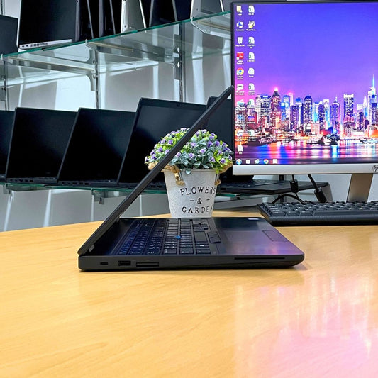 DELL LATITUDE 5590 i7 8TH GEN RAM 16GB SSD 512GB 15.6" WINDOWS 11 PRO