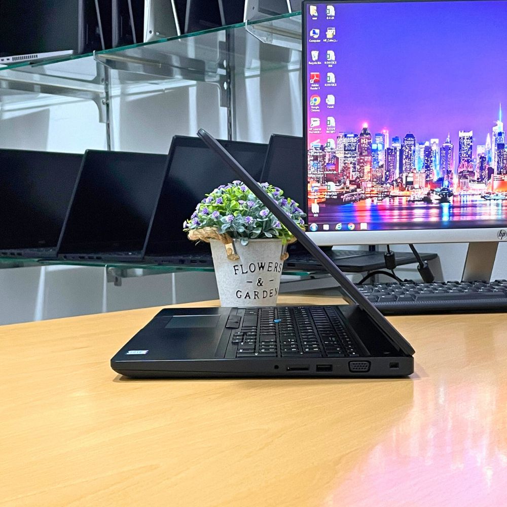 DELL LATITUDE 5590 i7 8TH GEN RAM 16GB SSD 512GB 15.6" WINDOWS 11 PRO
