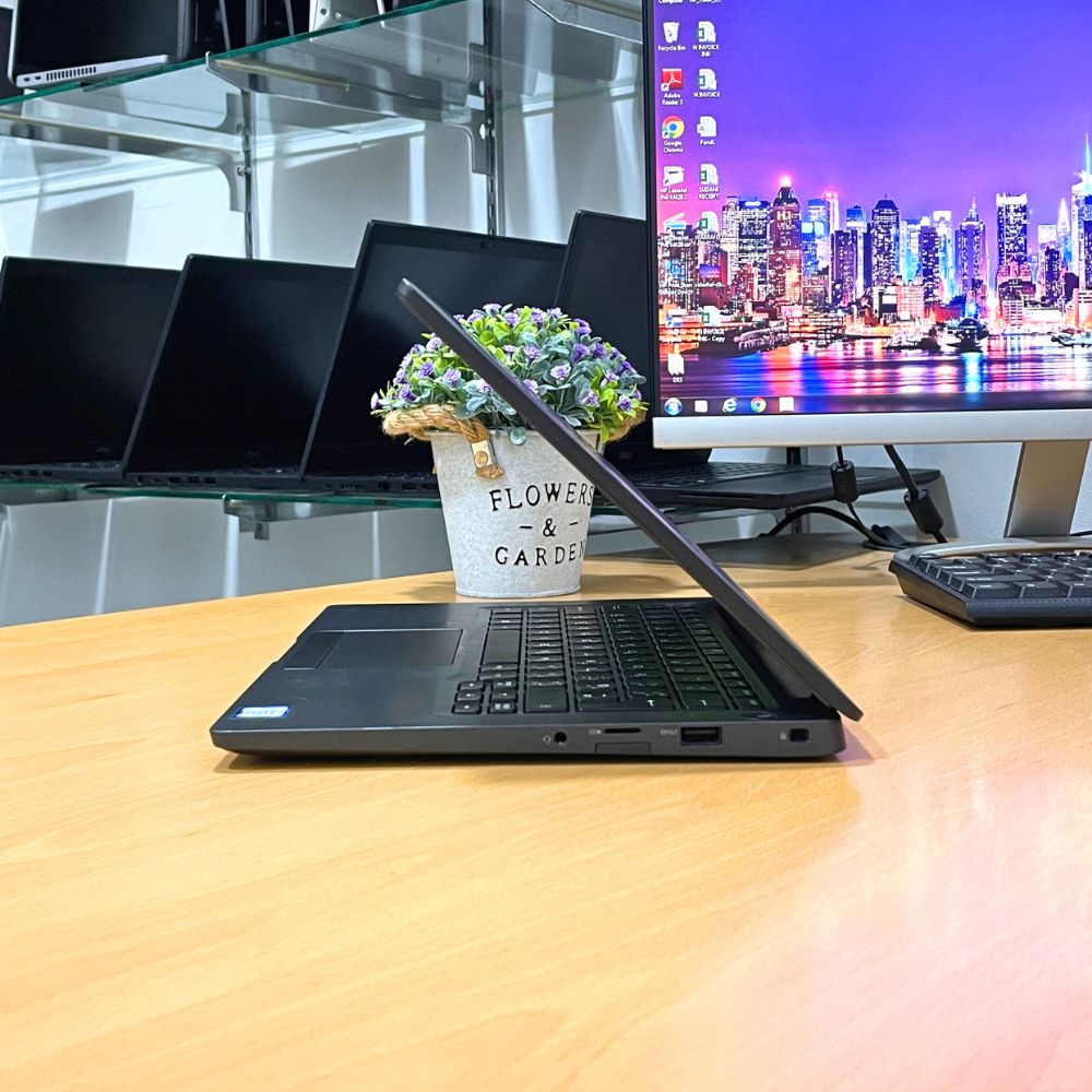 DELL LATITUDE 7300 i5 8TH GEN RAM 8GB SSD 256GB 13.3" FHD WINDOWS 11 PRO