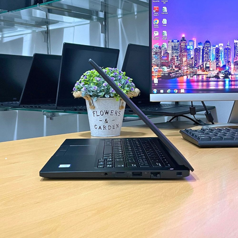 DELL LATITUDE 7390 i5 8TH GEN RAM 8GB SSD 256GB TOUCH 13.3" FHD WINDOWS 11 PRO