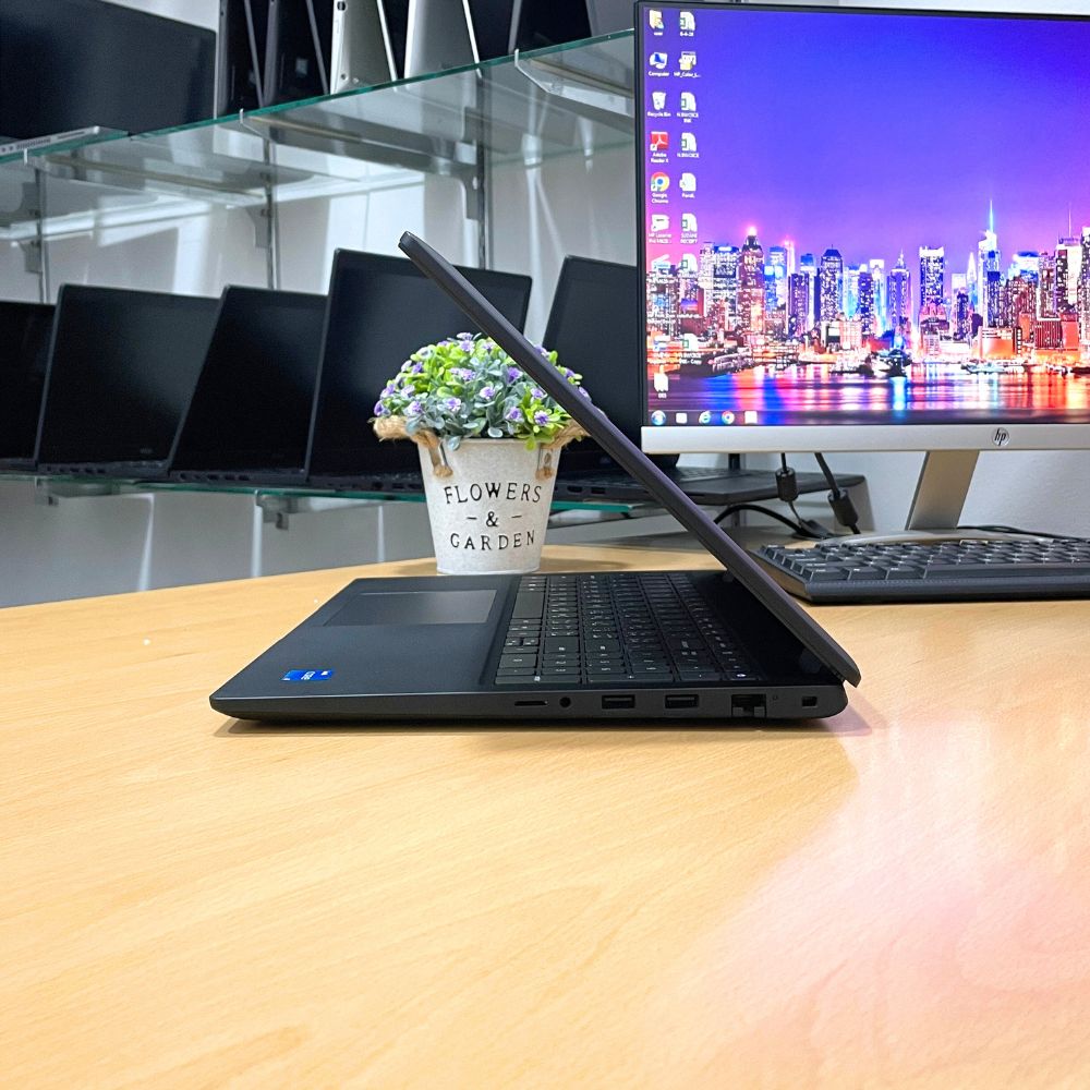 DELL LATITUDE 3520 i5 11TH GEN RAM 16GB SSD 512GB 15.6" WINDOWS 11 PRO