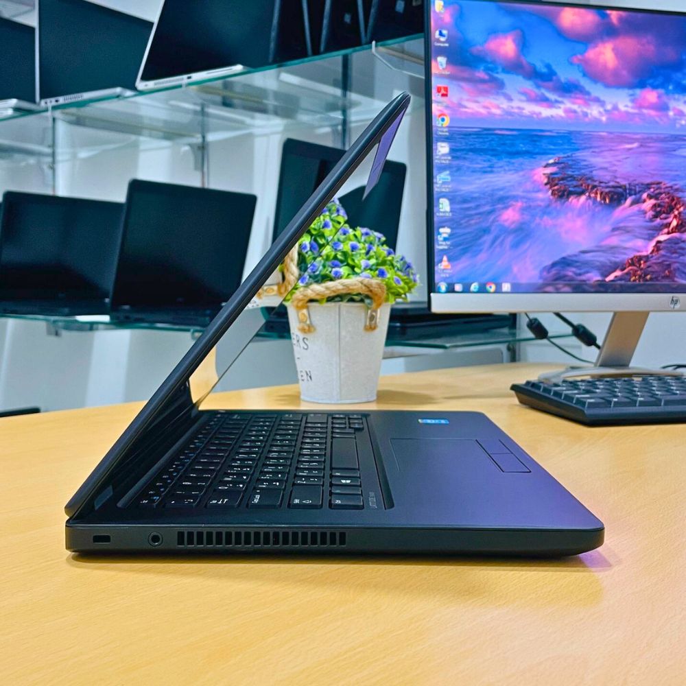 DELL LATITUDE 5450 i7 5TH GEN RAM 8GB SSD 256GB 14" WINDOWS 1O PRO