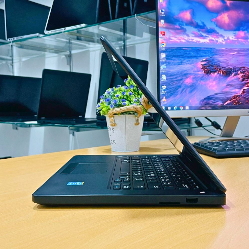 DELL LATITUDE 5450 i7 5TH GEN RAM 8GB SSD 256GB 14" WINDOWS 1O PRO