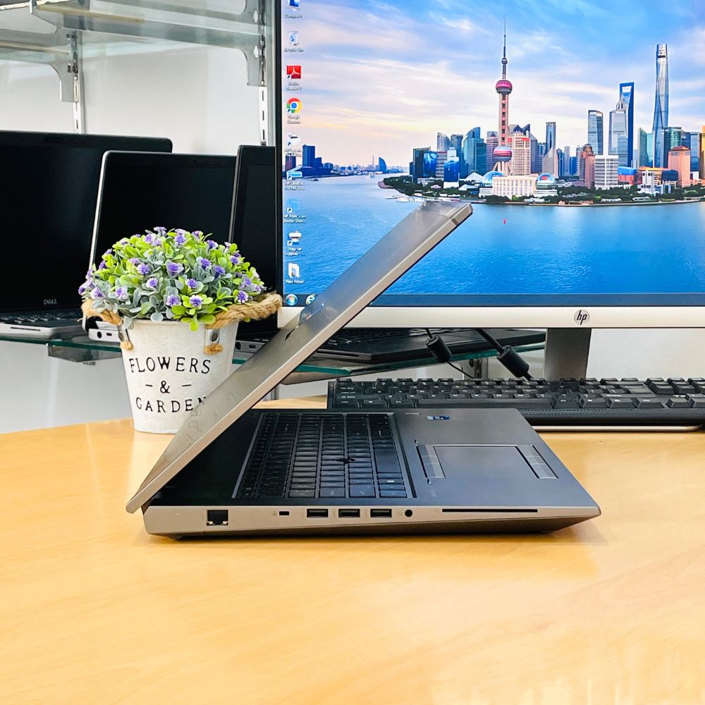 HP ZBOOK FURY G8 i5 11TH 32GB 512GB 4GB NVIDIA GRAPHIC 17.3" WINDOWS 11 PRO