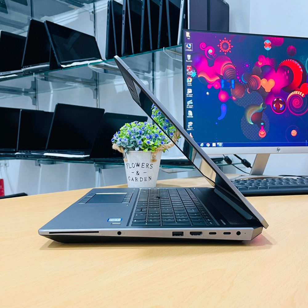 HP ZBOOK 15 STUDIO G5 i7 8TH RAM 16GB SSD 512GB NVIDIA 4GB 15.6" WINDOWS 11 PRO