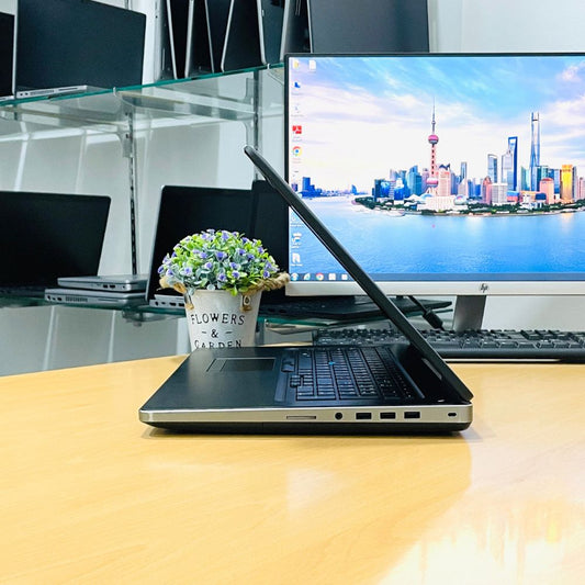 DELL PRECISION 7710 INTEL XEON  RAM 16GB SSD 512GB 8GB NVIDIA GRAPHIC 17" WINDOWS 11 PRO