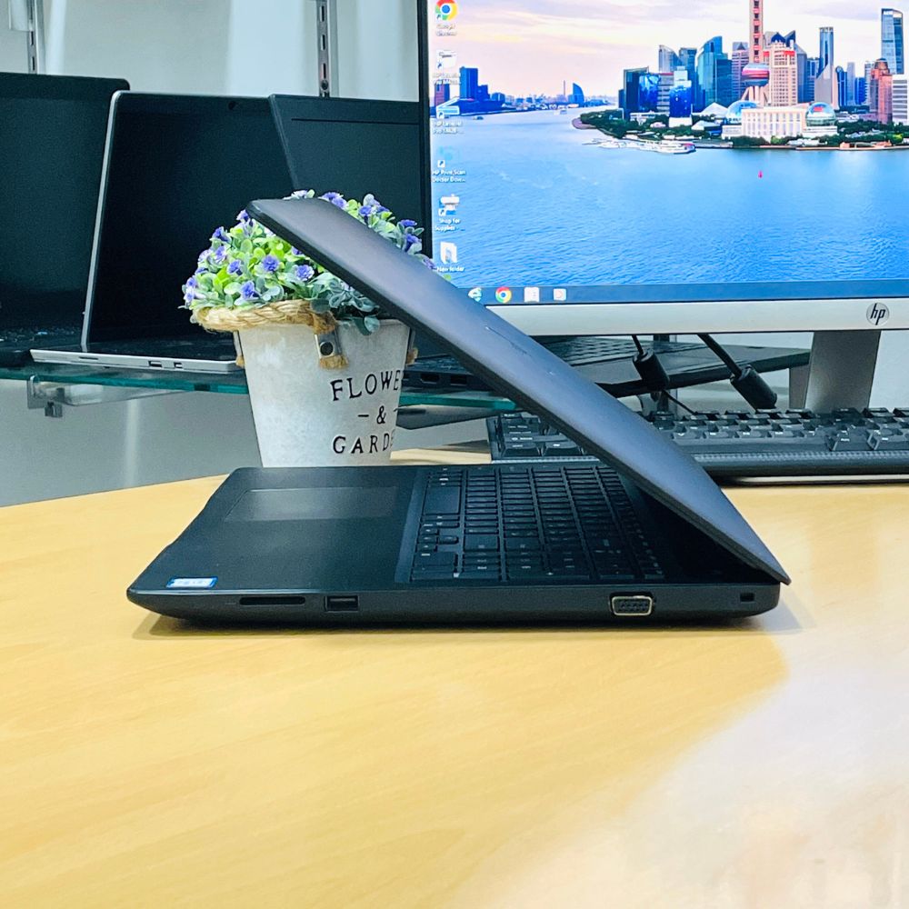 DELL LATITUDE 3590 i5 8TH GEN RAM 8GB SSD 256GB 15.6" WINDOWS 11 PRO