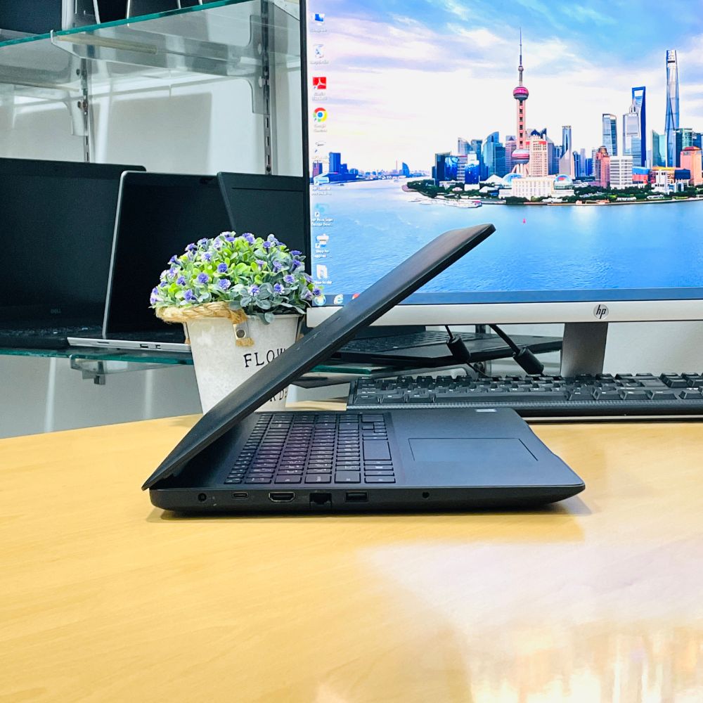 DELL LATITUDE 3590 i5 8TH GEN RAM 8GB SSD 256GB 15.6" WINDOWS 11 PRO