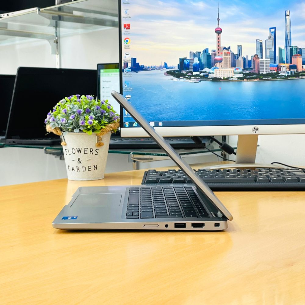 Dell latitude 5320 Core i7-11th Gen Ram 32GB SSD 512GB Touch Screen Windows 11 Pro