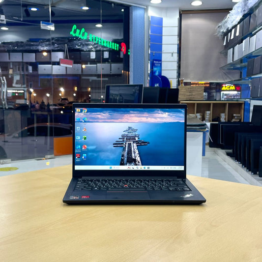 LENOVO THINKPAD E14 AMD RYZEN 5 WITH RADEON RAM 8GB SSD 256GB 14" WINDOWS 11 PRO
