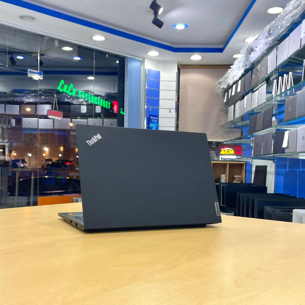 LENOVO THINKPAD E14 AMD RYZEN 5 WITH RADEON RAM 8GB SSD 256GB 14" WINDOWS 11 PRO