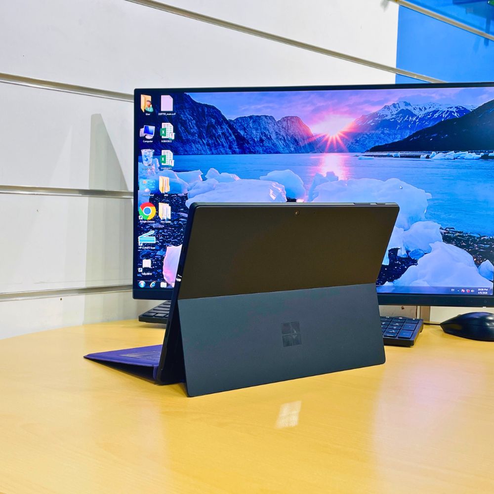 MICROSOFT SURFACE PRO 6 i5 8TH GEN RAM 8GB SSD 256GB 2 IN 1 TOUCH SCRREN WINDOWS 11 PRO