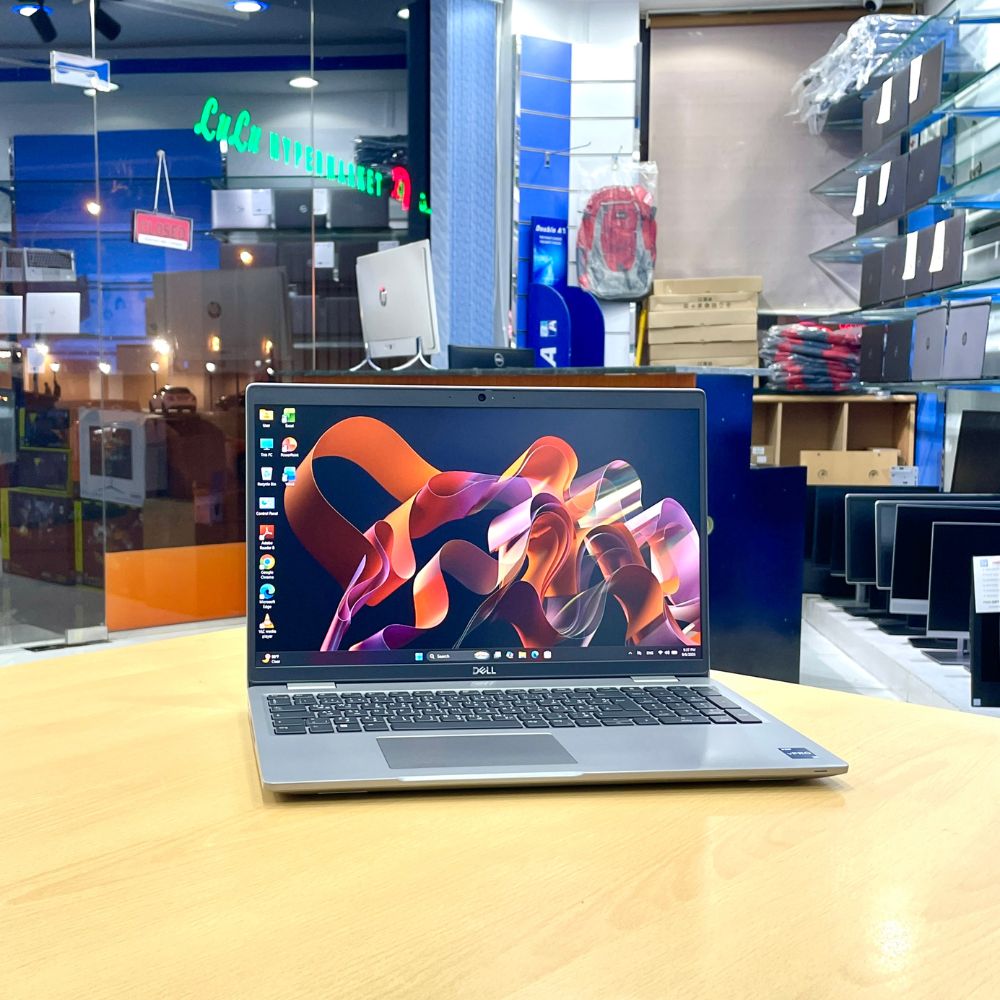 DELL LATITUDE 5530 i7 12TH GEN RAM 16GB SSD 512GB SCREEN 15.6" WINDOWS 11 PRO