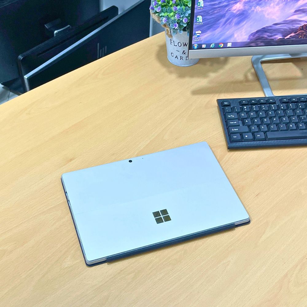 MICROSOFT SURFACE PRO 4 i5 6TH GEN RAM 8GB SSD 256GB 2 IN 1 TOUCH SCRREN WINDOWS 11 PRO